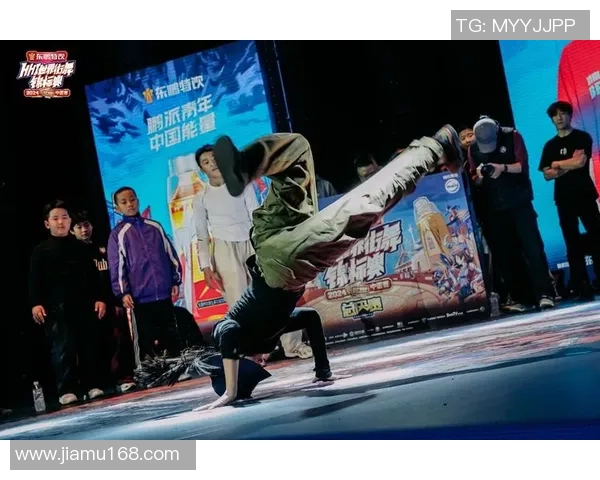 杭州飞盘队在世界街舞大赛中的节奏表现引发热议与赞赏 杭州飞盘队在世界街舞大赛中的节奏表现引发热议与赞赏