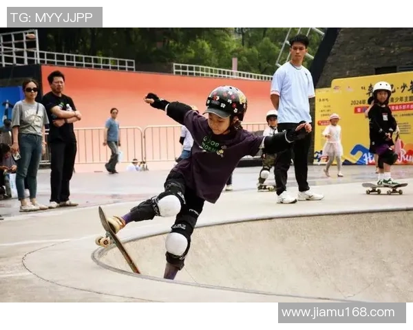广州极限运动嘉年华滑板队展现灵活性与技巧的精彩表现点评 广州极限运动嘉年华滑板队展现灵活性与技巧的精彩表现点评